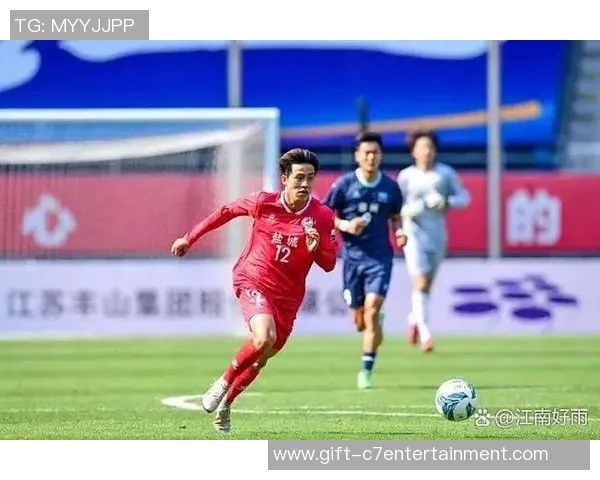 重庆市足球俱乐部奋勇争先全力冲击新赛季目标展现城市足球魅力与精神风貌